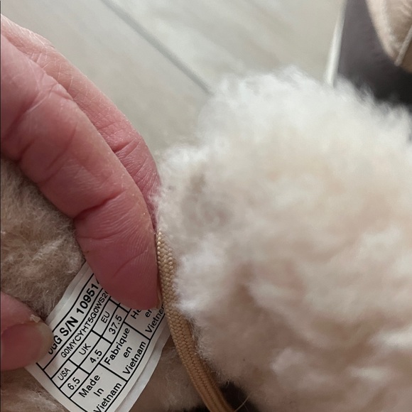 Ugg Adirondack III Boot - Picture 11 of 14